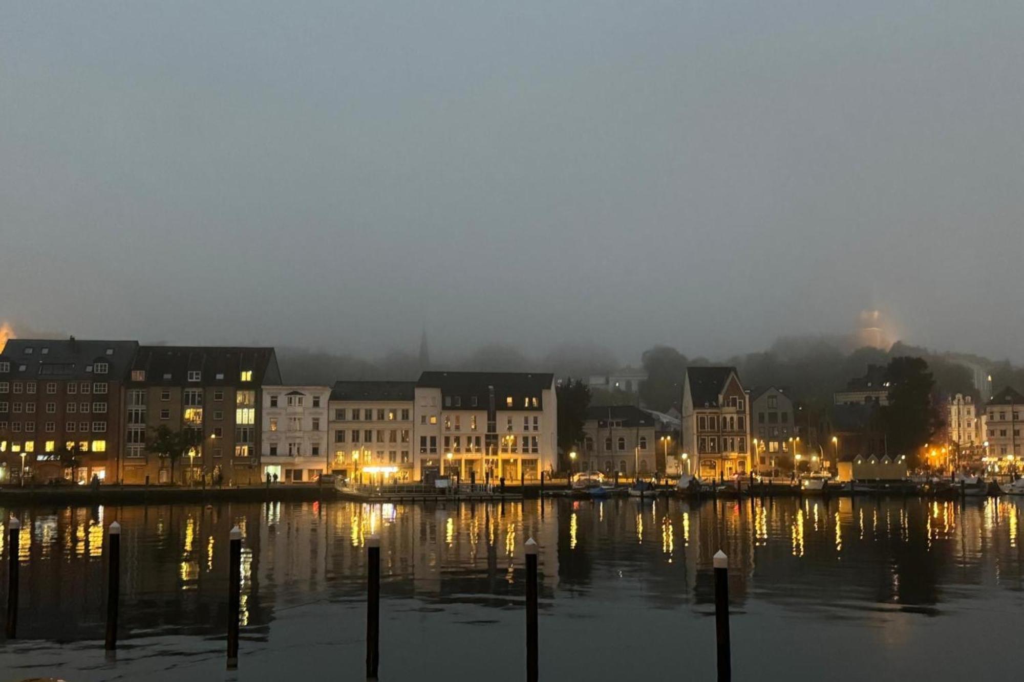Hafenblick Ferienwohnung In Der Altstadt Mit Parkplatz Flensburg Exteriör bild