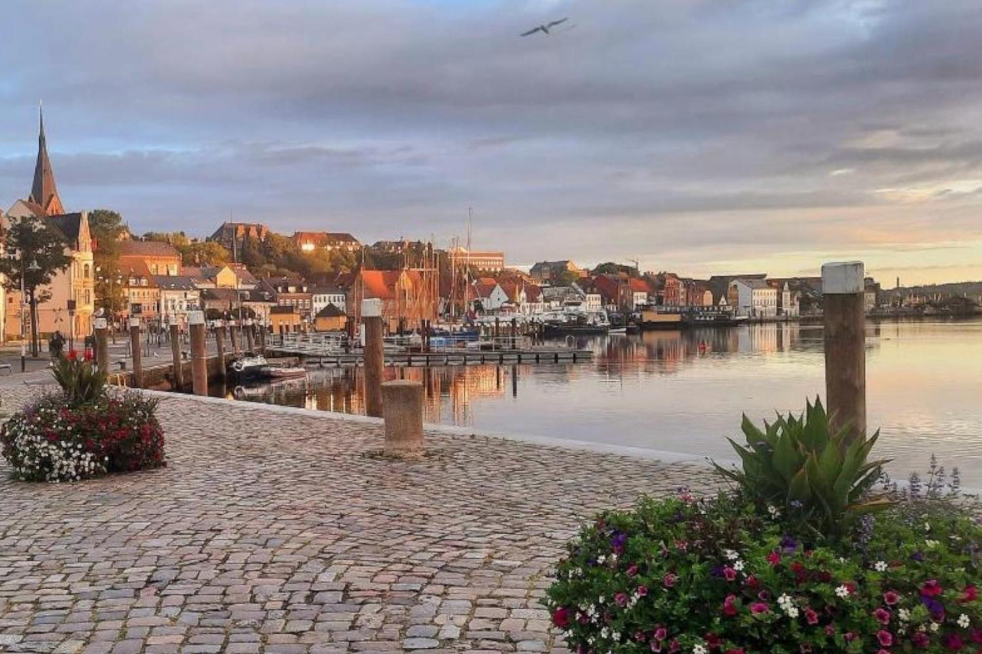 Hafenblick Ferienwohnung In Der Altstadt Mit Parkplatz Flensburg Exteriör bild